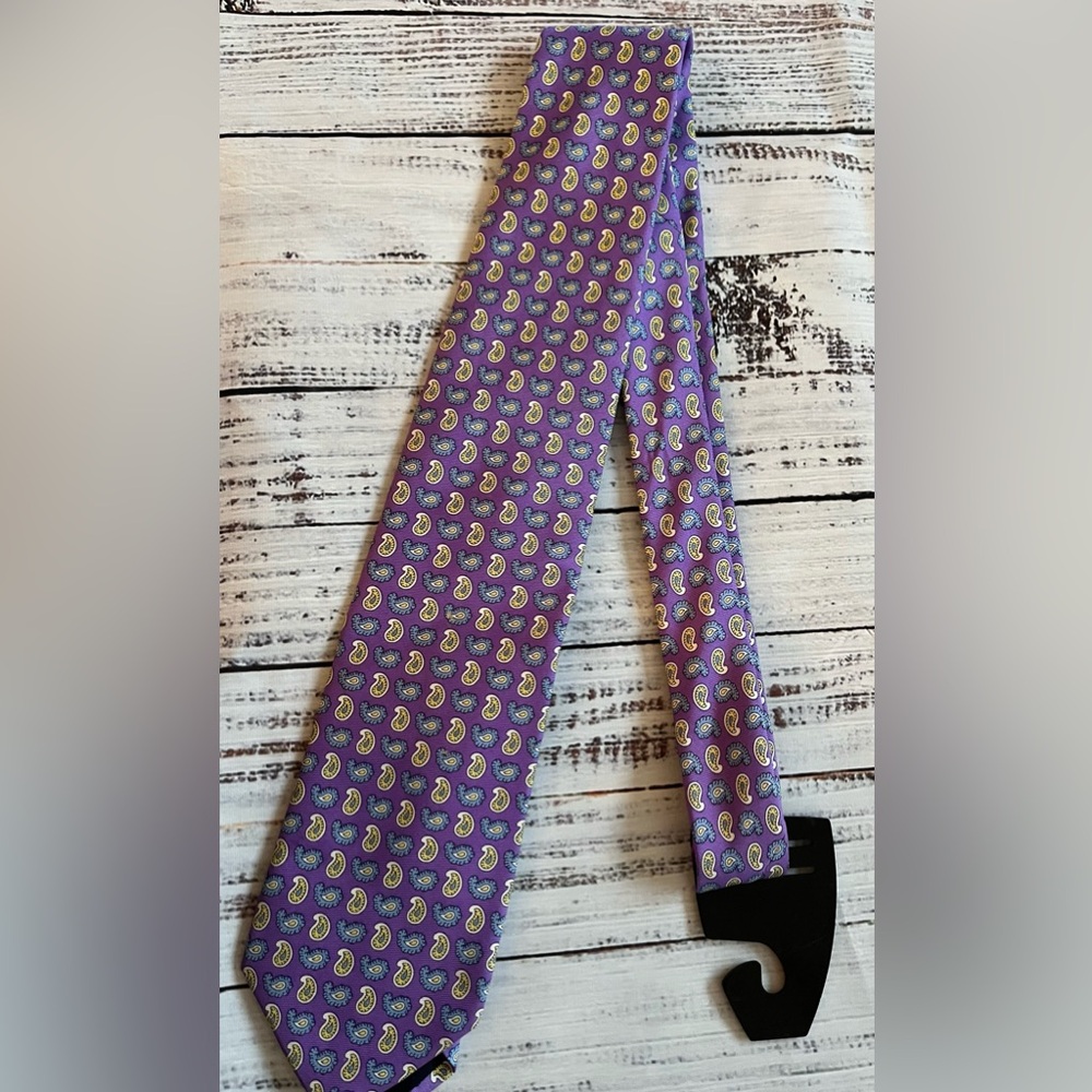 Brooks Brothers 346 silk tie purple blue paisley